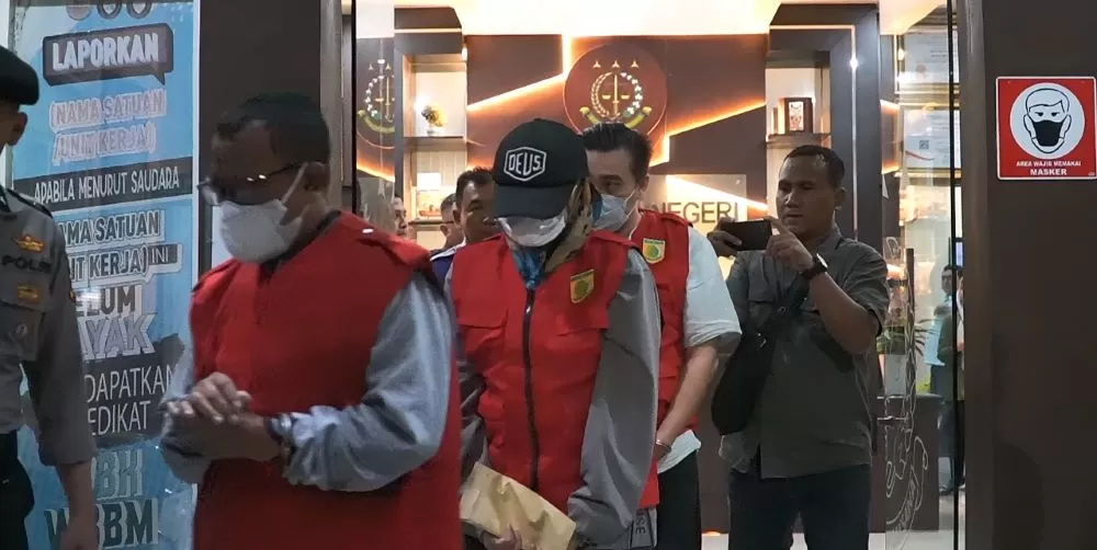 tersangka-bprs-mojoartho-mojokerto-2391293251