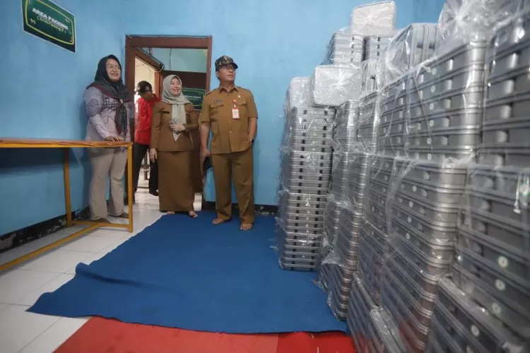 Fan-tinjau-dapur-umum-MBGJPG-3382270257